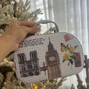 Stylish White makeup Women's Bag